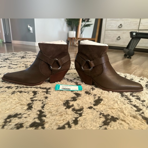 Vince Camuto Nenanie Pointed Toe Bootie brown Size 8 NWT $179 MSRP - Picture 4 of 7